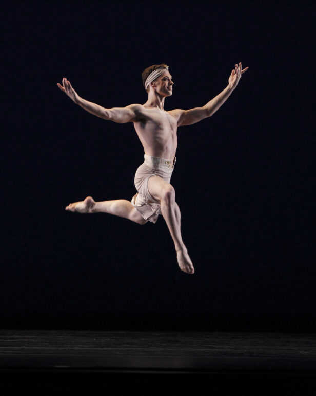 MICHAEL NOVAK - Paul Taylor Dance Company